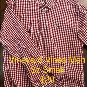 Nice Men’s Vineyard Vine shirt
